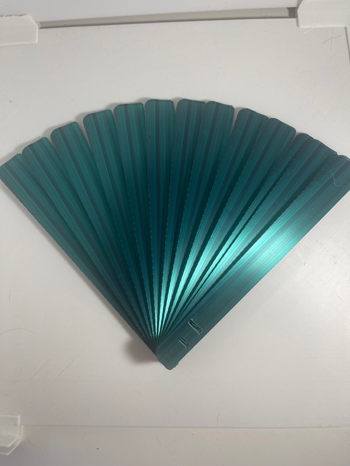 Collapsing folding hand fan